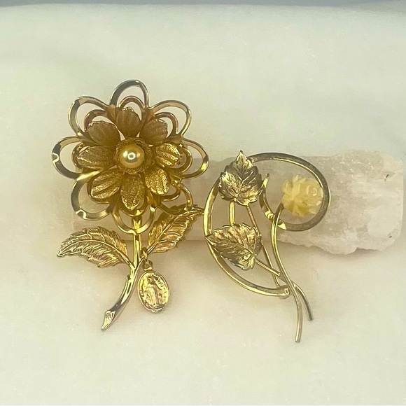 •vintage• gold & Pearl rose brooch set - Picture 2 of 6